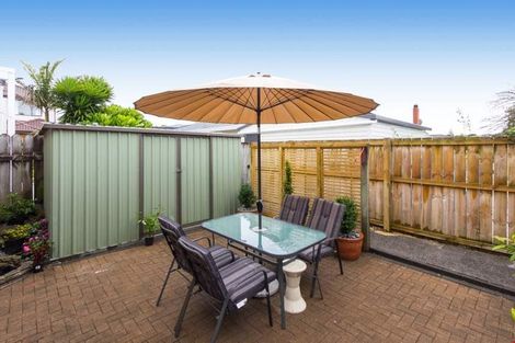 Photo of property in 2/220a Church Street, Onehunga, Auckland, 1061