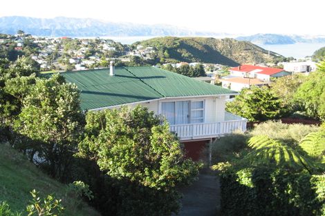 Photo of property in 12 Salford Street, Newlands, Wellington, 6037