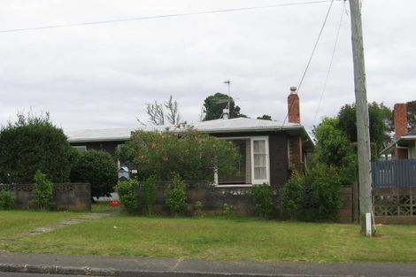 Photo of property in 18 Tiri Tiri Road, Birkdale, Auckland, 0626