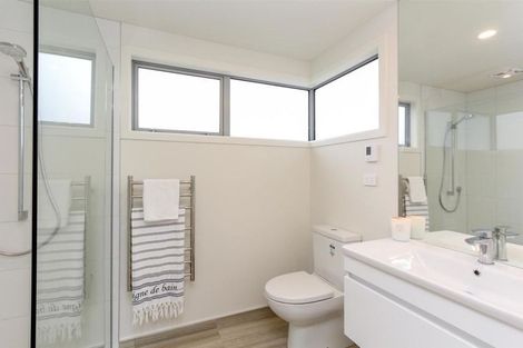 Photo of property in 4 Mackillop Way, Brooklands, New Plymouth, 4310