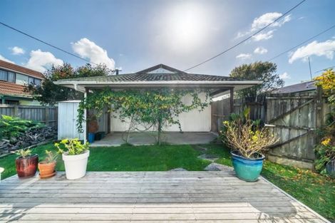 Photo of property in 1/31 Sunnyhaven Avenue, Beach Haven, Auckland, 0626