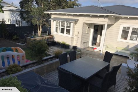 Photo of property in 5 Hutchinson Avenue, New Lynn, Auckland, 0600