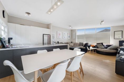 Photo of property in 11 Swan Crescent, Pakuranga, Auckland, 2010