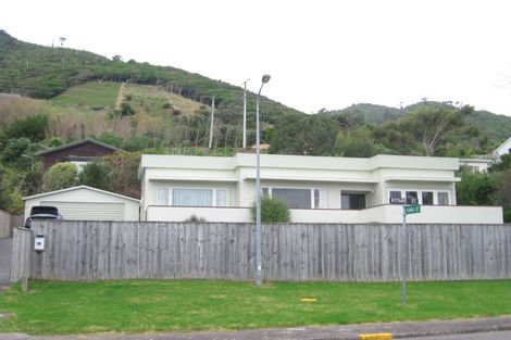 Photo of property in 33 Kotare Street, Waikanae, 5036