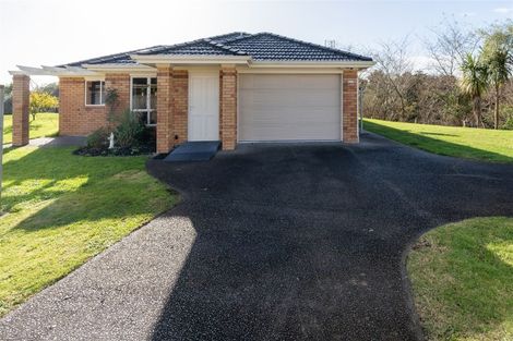Photo of property in 43 Sovereign Isle Lane, Rototuna, Hamilton, 3210