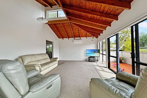 Photo of property in 1/20a Hauraki Road, Hauraki, Auckland, 0622