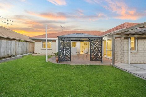 Photo of property in 8 William Woods Court, Flat Bush, Auckland, 2016