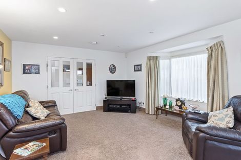 Photo of property in 29 Crown Hill, Paraparaumu, 5032