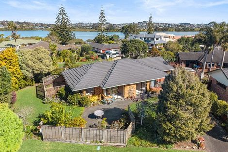 Photo of property in 21b Settlers Grove, Orewa, 0931