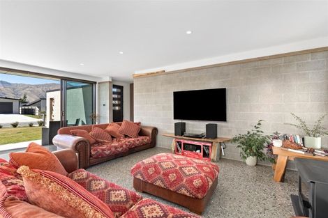 Photo of property in 13 Isthmus Place, Lake Hawea, Wanaka, 9382