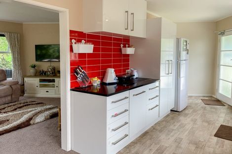 Photo of property in 44 Rimutaka Place, Titirangi, Auckland, 0604