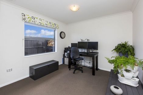 Photo of property in 6 Mount Marua Way, Timberlea, Upper Hutt, 5018