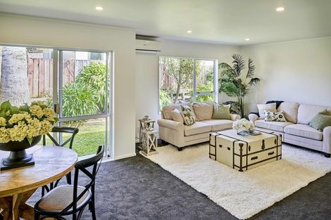 Photo of property in 5a Grays Road, Plimmerton, Porirua, 5026