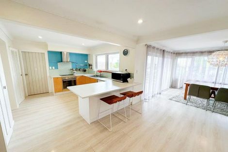 Photo of property in 5 Glenmore Road, Sunnyhills, Auckland, 2010