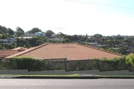 Photo of property in 2/444 Beach Road, Murrays Bay, Auckland, 0630