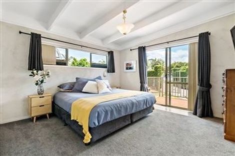 Photo of property in 8 Halldene Terrace, Red Beach, 0932