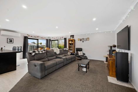 Photo of property in 17 Pukatea Street, Inglewood, 4330