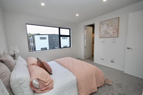 Photo of property in 123a Sunnynook Road, Forrest Hill, Auckland, 0620