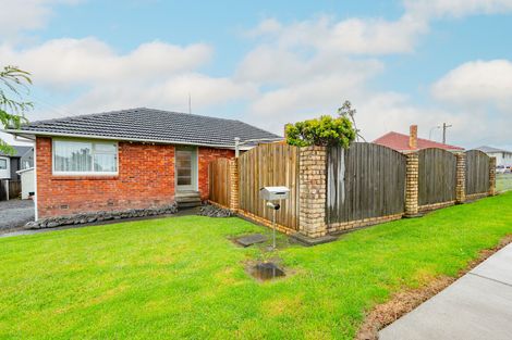Photo of property in 3 Poto Street, Te Atatu South, Auckland, 0610