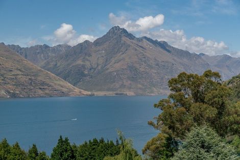 Photo of property in Arno Apartment, 6/8 Mckerrow Place, Sunshine Bay, Queenstown, 9300