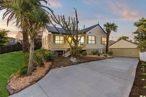 Photo of property in 28 Mcquarrie Avenue, Wattle Downs, Auckland, 2103