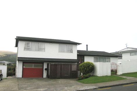 Photo of property in 70 Baylands Drive, Newlands, Wellington, 6037