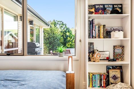 Photo of property in 6 Gavinike Place, Waimauku, 0812