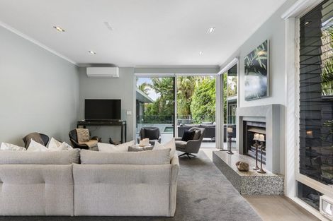 Photo of property in 20 Marine Parade, Mellons Bay, Auckland, 2014