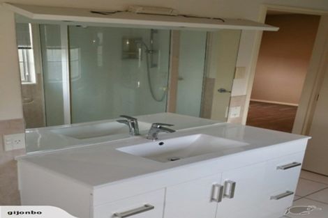 Photo of property in 1/1 Stoneleigh Court, Sunnynook, Auckland, 0632