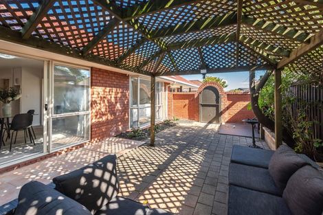 Photo of property in 2/116 Yaldhurst Road, Sockburn, Christchurch, 8042