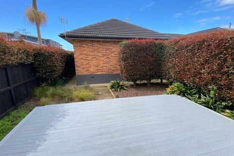 Photo of property in 65 Kiwi Esplanade, Mangere Bridge, Auckland, 2022