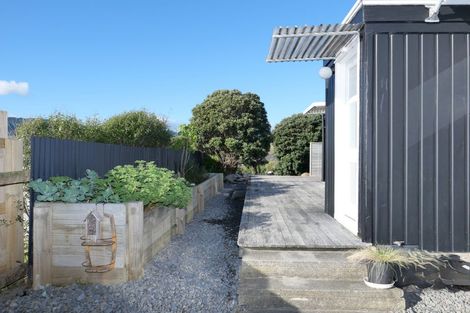 Photo of property in 29 Titoki Road, Waikanae Beach, Waikanae, 5036