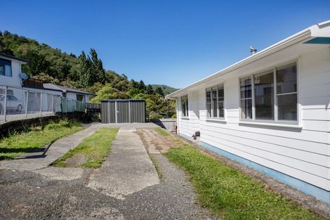 Photo of property in 75 Milton Terrace, Picton, 7220