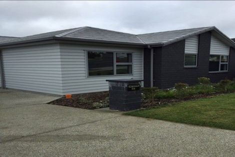 Photo of property in 35 Syd Grant Crescent, Orewa, 0931