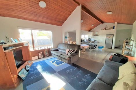 Photo of property in 16 Finlayson Avenue, Clendon Park, Auckland, 2103