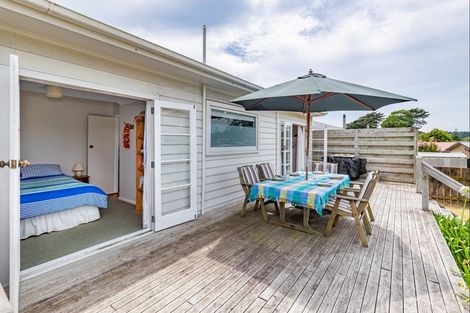 Photo of property in 13 Rangitane Street, Himatangi Beach, Foxton, 4891