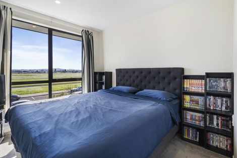 Photo of property in 43 Walsh Road, Papakura, 2110