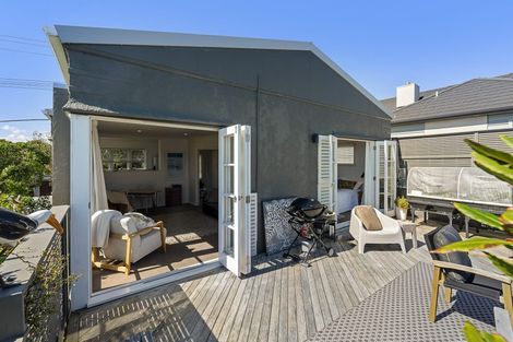 Photo of property in 118 Seaview Road, Paraparaumu Beach, Paraparaumu, 5032