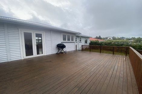 Photo of property in 68 Glanmire Road, Newlands, Wellington, 6037