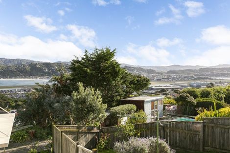 Photo of property in 6a Ahuriri Street, Strathmore Park, Wellington, 6022