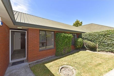 Photo of property in 2/11 Gatonby Place, Avonhead, Christchurch, 8042