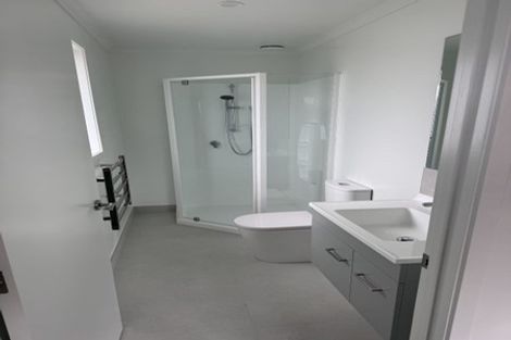 Photo of property in 39 Kaurinui Crescent, One Tree Point, 0118