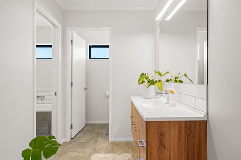 Photo of property in 16 Stace Hopper Drive, One Tree Point, 0118