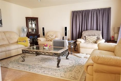 Photo of property in 1/70 Gosford Drive, Botany Downs, Auckland, 2010