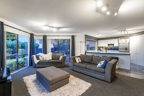 Photo of property in 21 Joseph Banks Drive, Whitby, Porirua, 5024