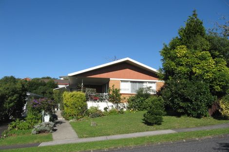 Photo of property in 9 Pickwick Parade, Mellons Bay, Auckland, 2014