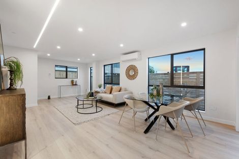 Photo of property in 42b Takutai Avenue, Half Moon Bay, Auckland, 2012