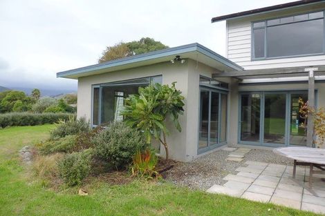 Photo of property in 9 Puriri Road, Waikanae, 5036