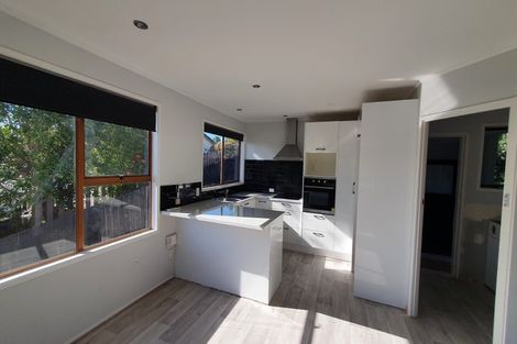 Photo of property in 32 Pisces Road, Glen Eden, Auckland, 0602