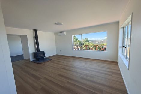 Photo of property in 20 Jumento Place, Unsworth Heights, Auckland, 0632